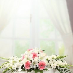 Pembe Beyaz Masa Aranjmanı